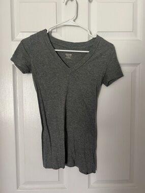 Mossimo Supply Co. Gray V-Neck Short Sleeve Tee